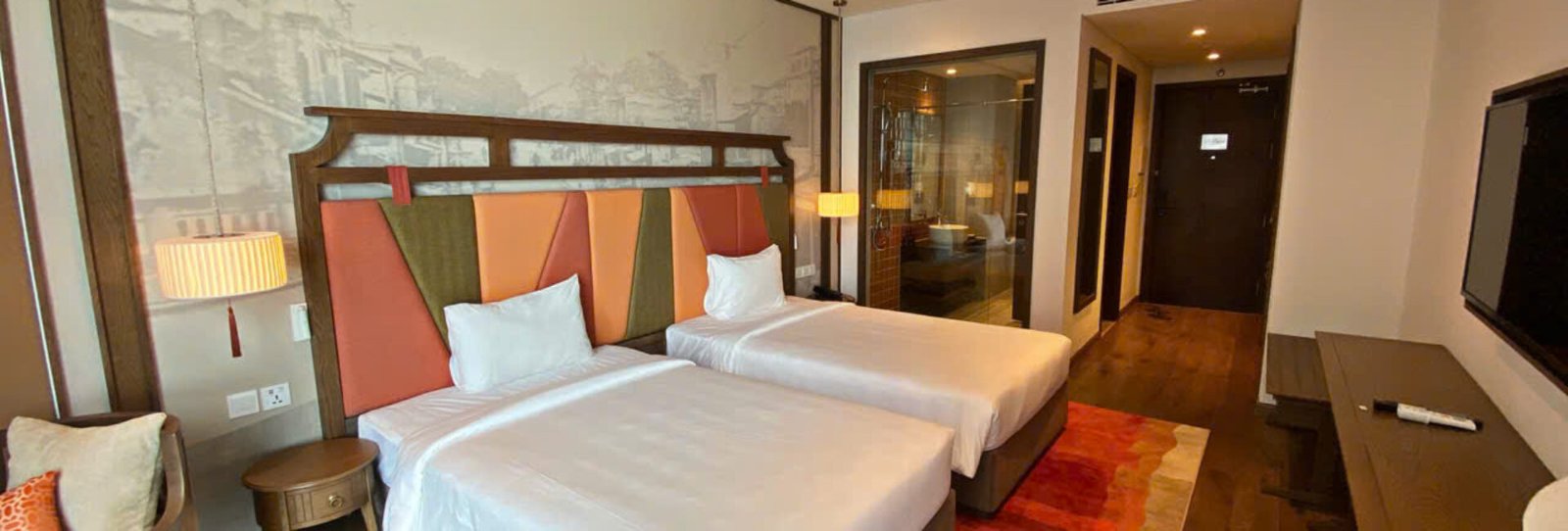 Double Queen Room – Phòng đôi cao cấp 2 giường lớn