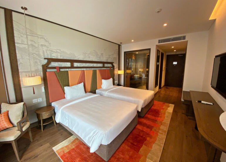 Double Queen Room – Phòng đôi cao cấp 2 giường lớn